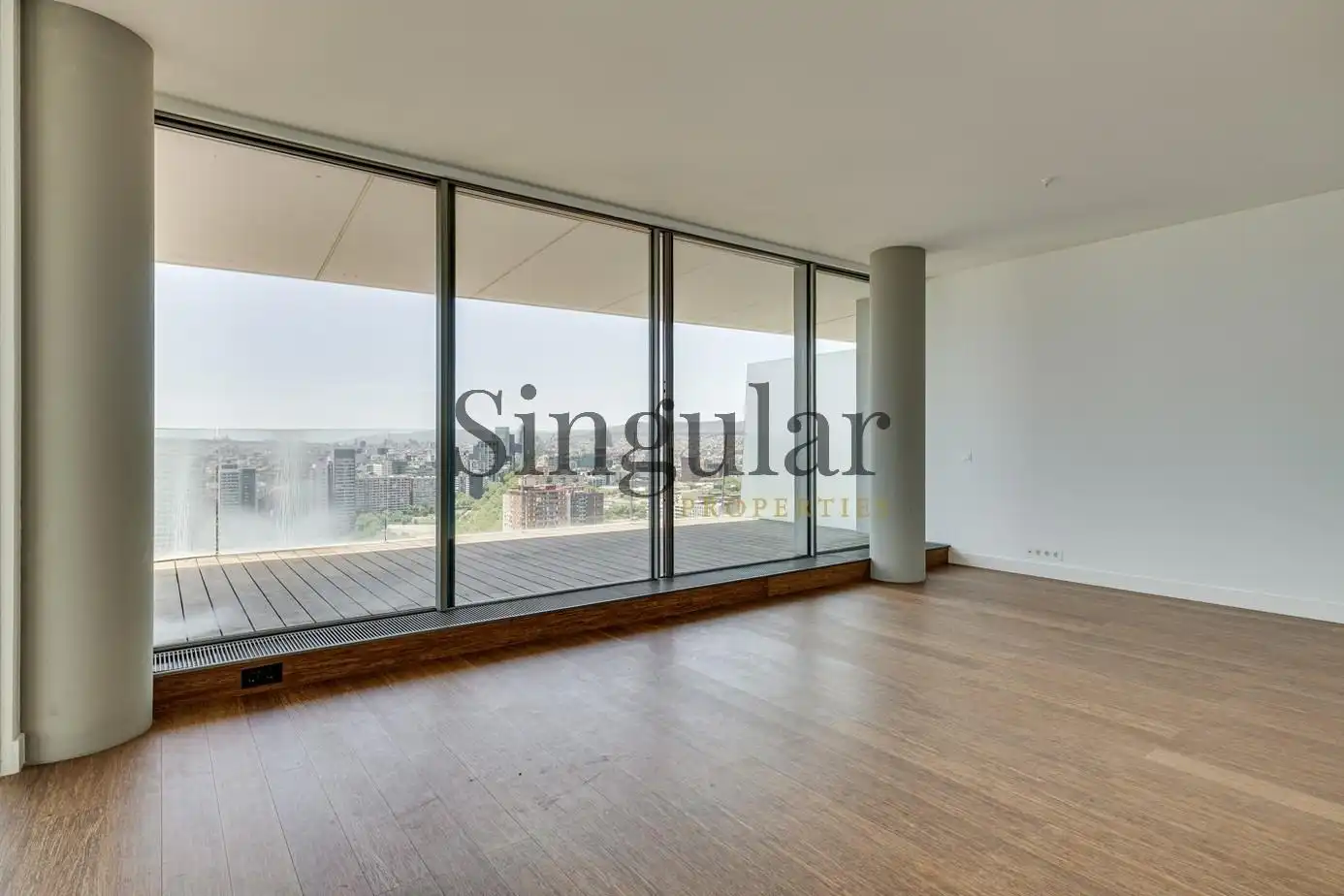 Sala de estar de Dúplex en venta en Barcelona con Calefacción, Parquet y Terraza