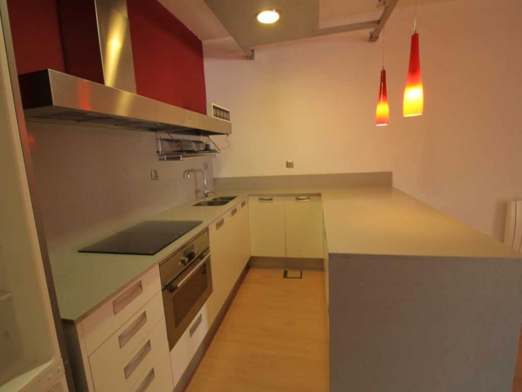 Cuina de Pis en venda en Badalona amb Calefacció, Parquet i Forn