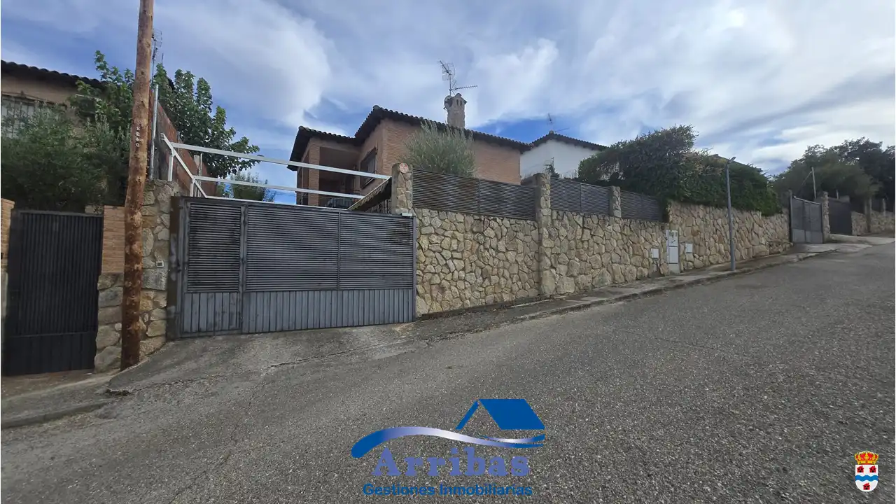 Vista exterior de Casa o chalet en venta en El Casar de Escalona con Calefacción, Jardín privado y Terraza