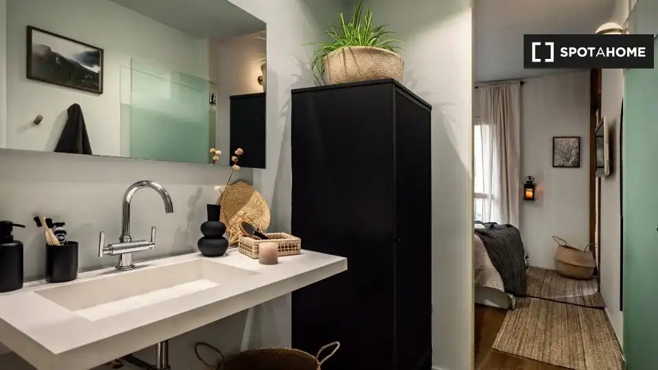 Room in Sant Pere, Sta. Caterina i la Ribera