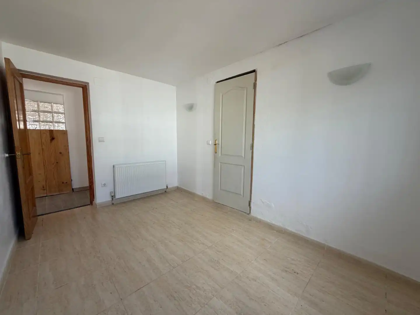 Dormitori de Casa o xalet en venda en Villar del Arzobispo amb Aire condicionat, Jardí privat i Terrassa