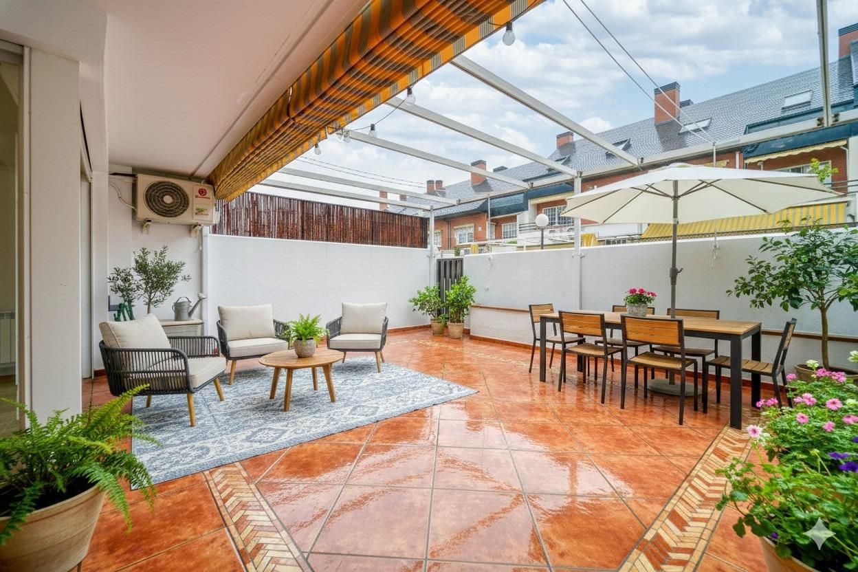 Terrassa de Casa adosada de lloguer en  Madrid Capital amb Aire condicionat, Calefacció i Jardí privat