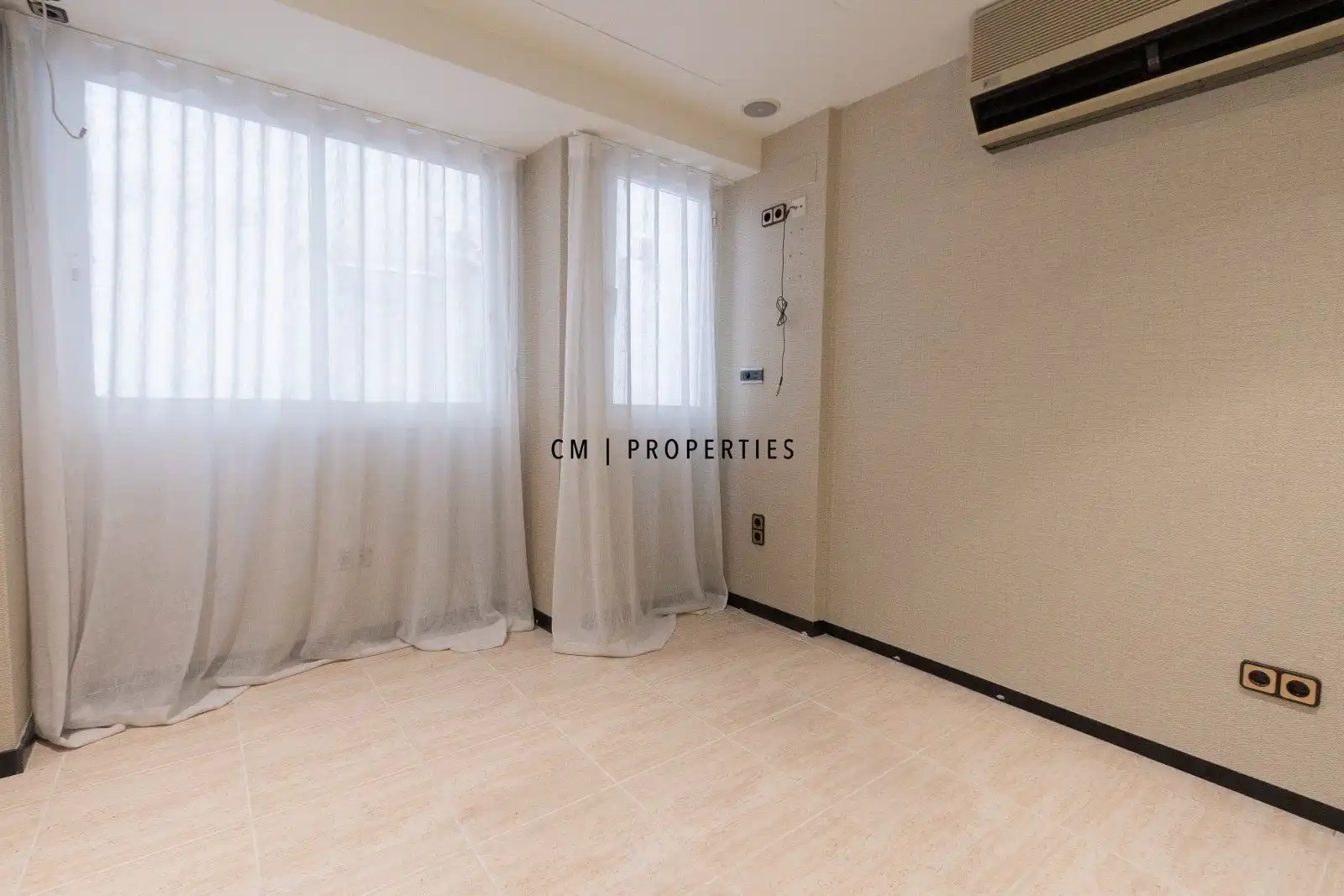 Habitación de Oficina de alquiler en Valencia con Aire acondicionado