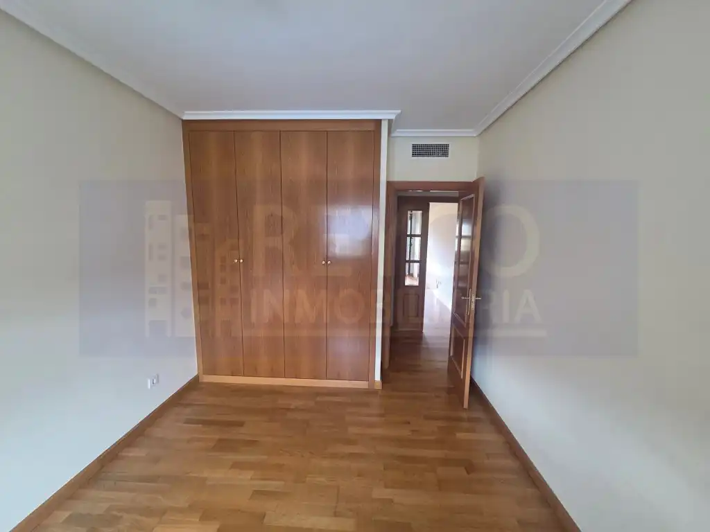 Habitación de Piso en venta en  Logroño