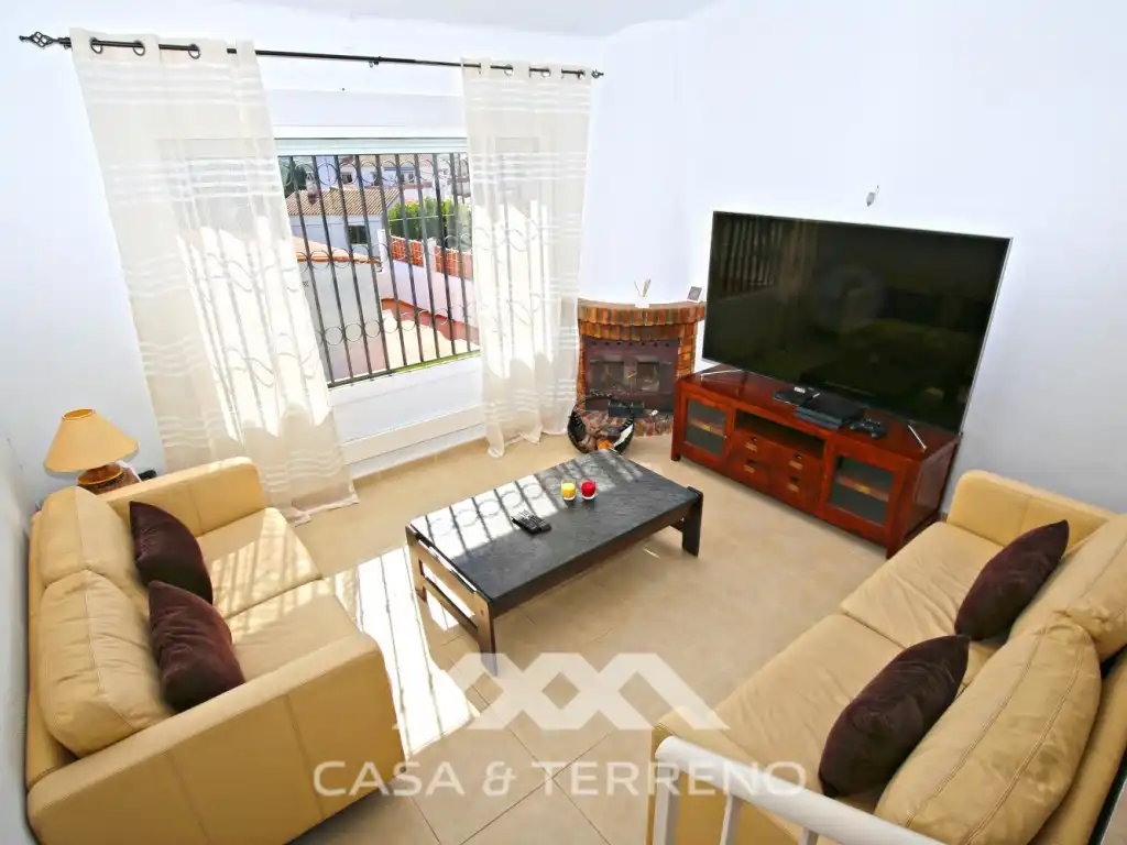 Sala de estar de Casa o chalet en venta en Vélez-Málaga con Aire acondicionado, Piscina y TV