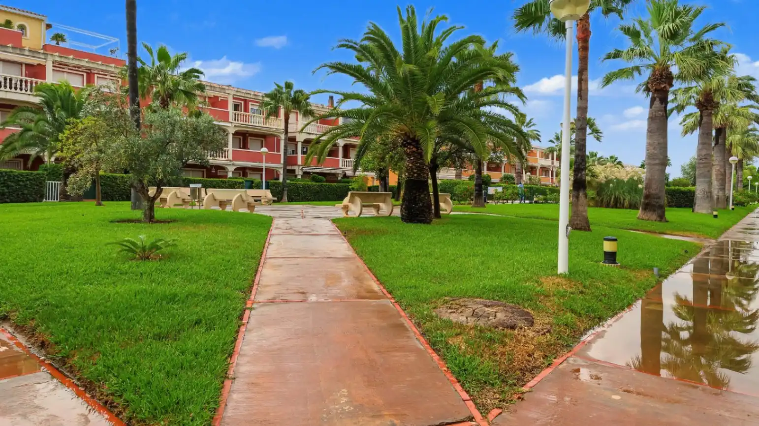Vista exterior de Apartamento en venta en Dénia con Aire acondicionado, Calefacción y Jardín privado