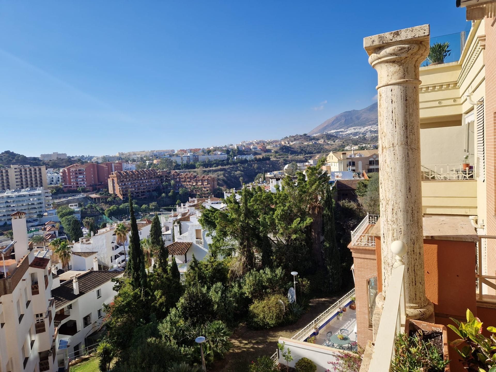 Vista exterior de Apartament de lloguer en Benalmádena amb Aire condicionat, Calefacció i Jardí privat