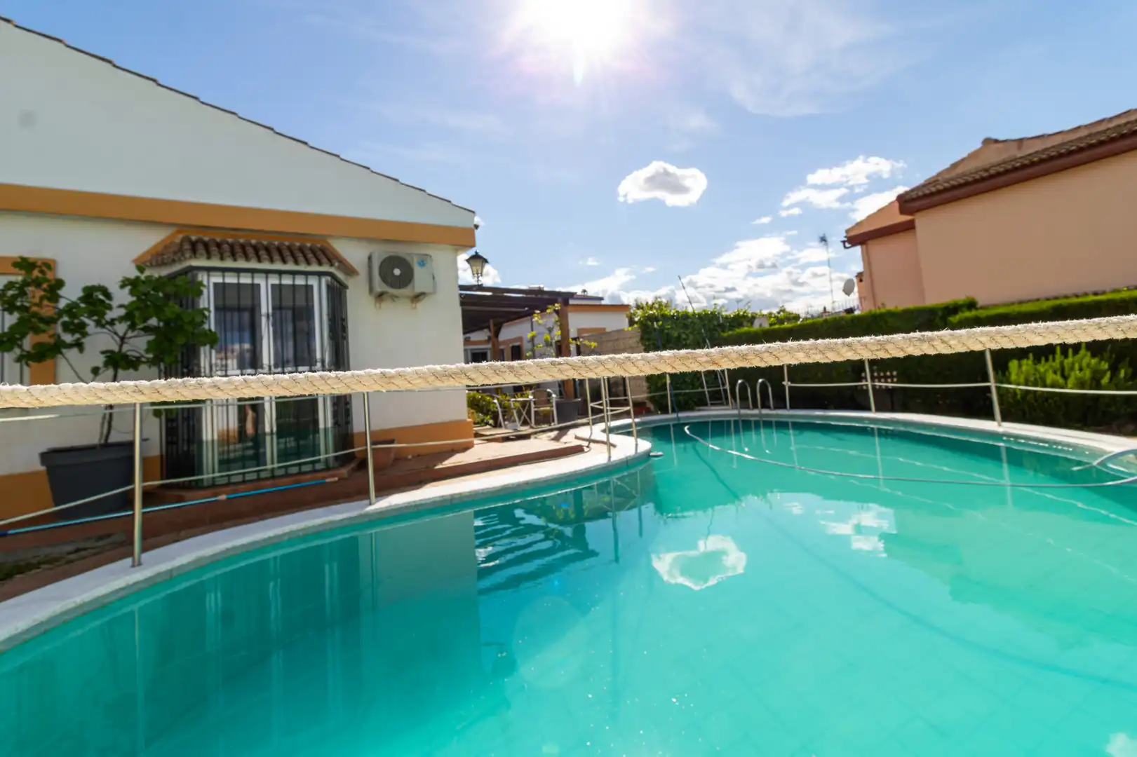 Piscina de Casa o chalet en venta en Bollullos de la Mitación con Aire acondicionado, Calefacción y Jardín privado