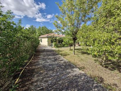 Vista exterior de Casa o xalet en venda en Entrena amb Terrassa i Piscina