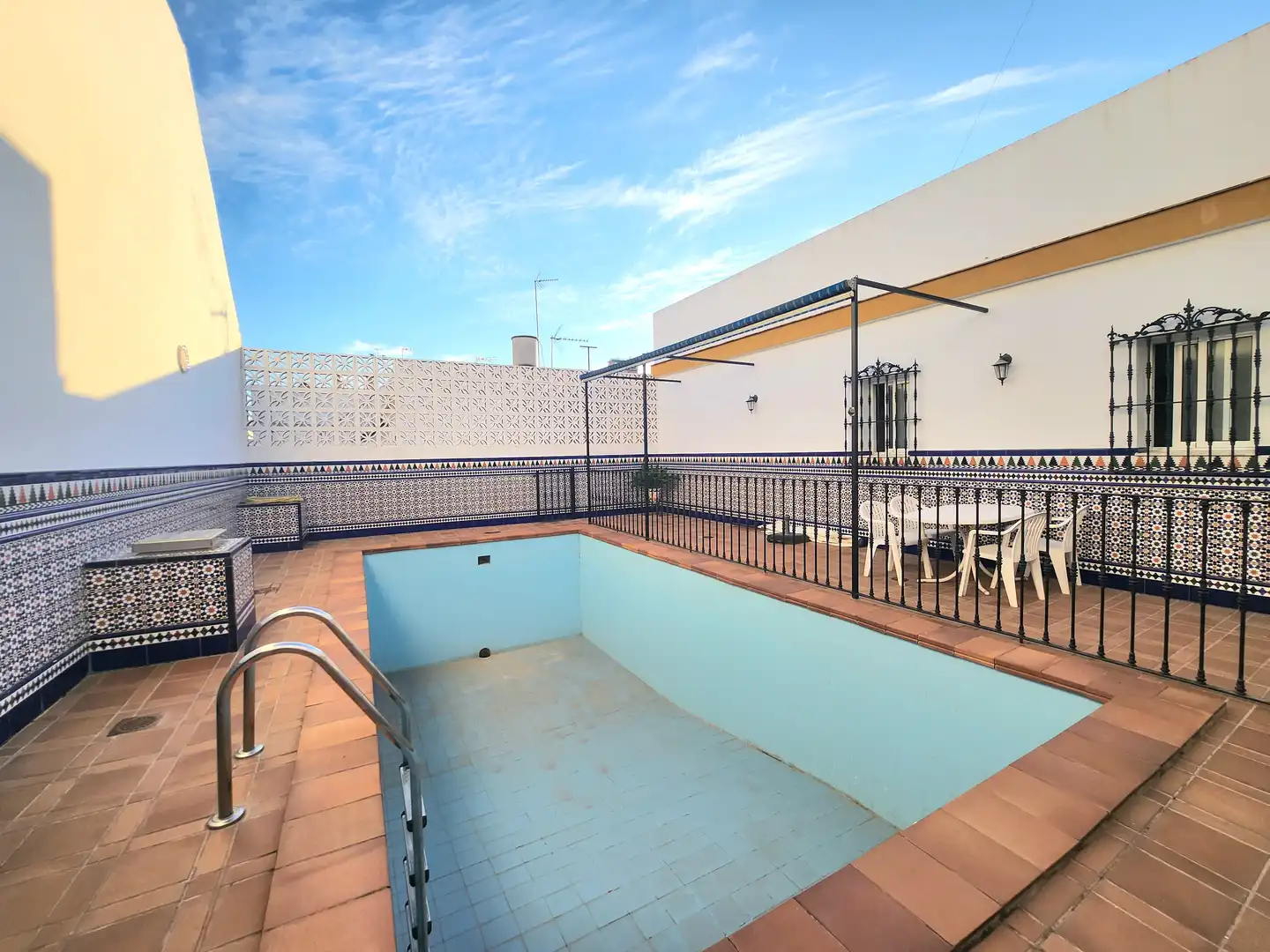 Piscina de Casa o chalet en venta en Alcalá de Guadaira con Aire acondicionado, Calefacción y Jardín privado