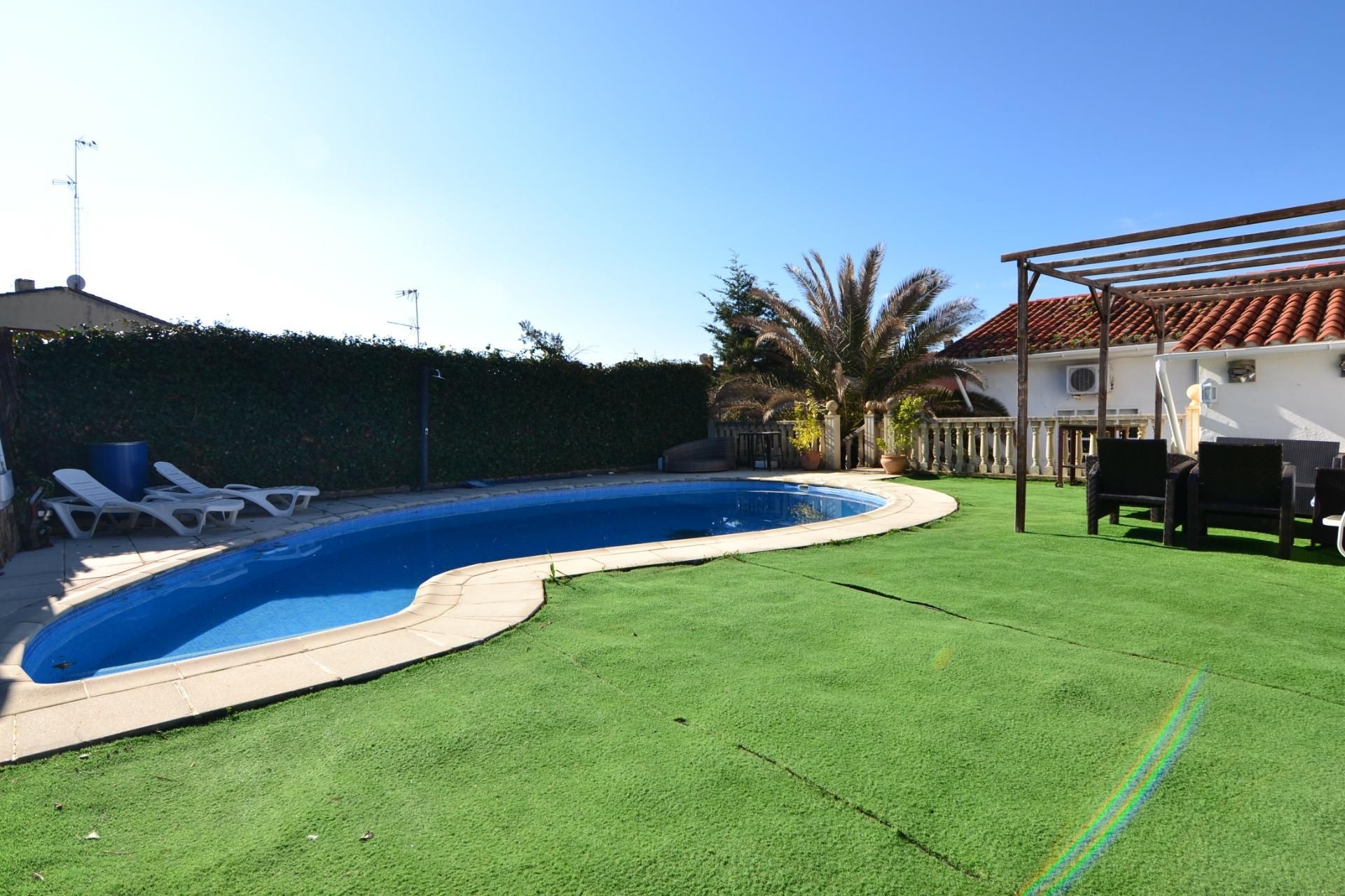 Piscina de Casa o xalet en venda en Móstoles amb Aire condicionat, Calefacció i Jardí privat