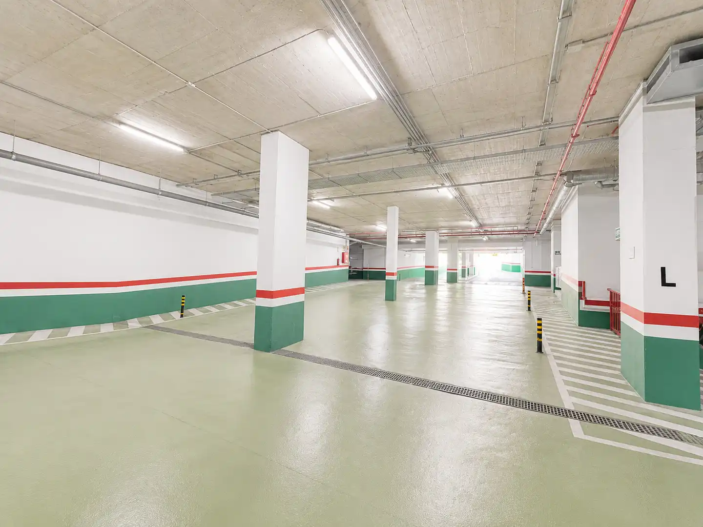 Parking of Flat for sale in Sevilla  with Air Conditioner and Community pool