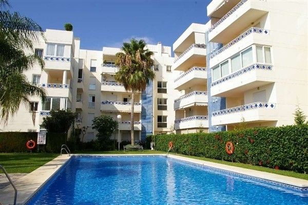 Exterior view of Planta baja for rent in Marbella  with Air Conditioner, Private garden and Terrace