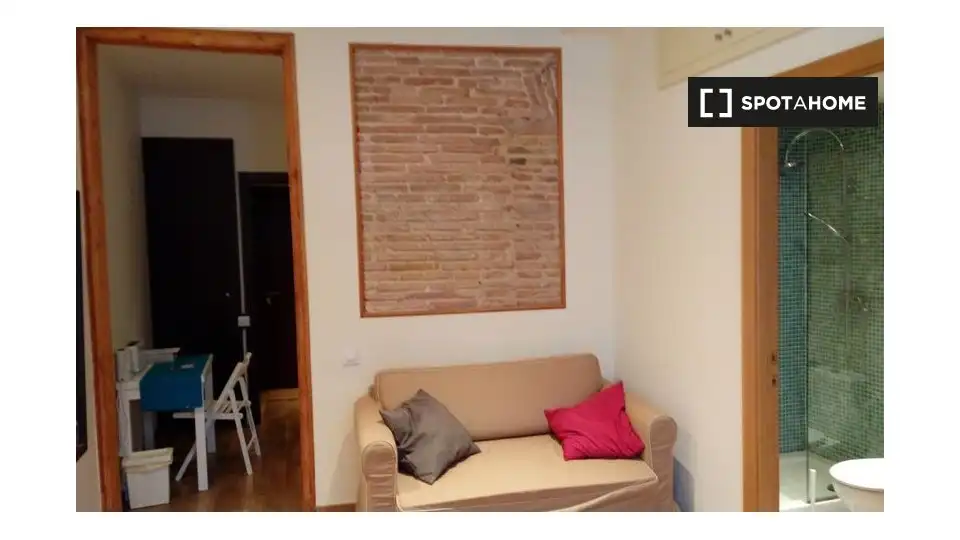 Flat with terrace to rent in Ciutat Vella, imagen 3