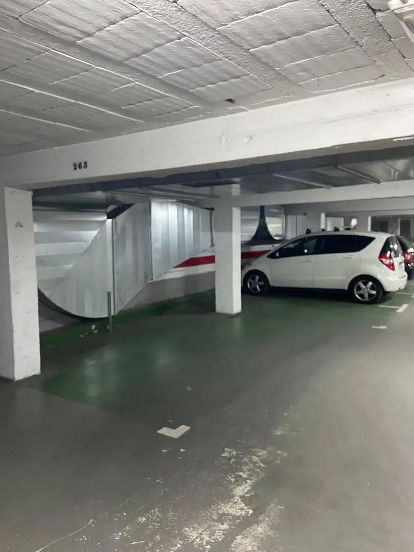 Aparcament de Pis en venda en Valladolid amb Calefacció, Parquet i Moblat