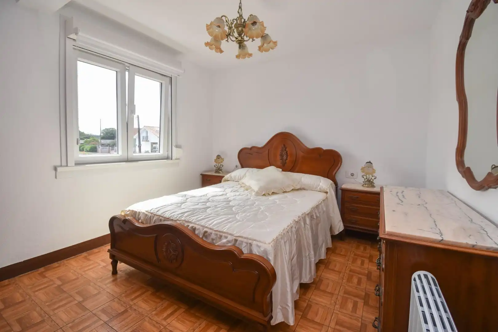 Dormitori de Casa o xalet de lloguer en Cambre  amb Calefacció, Jardí privat i Traster