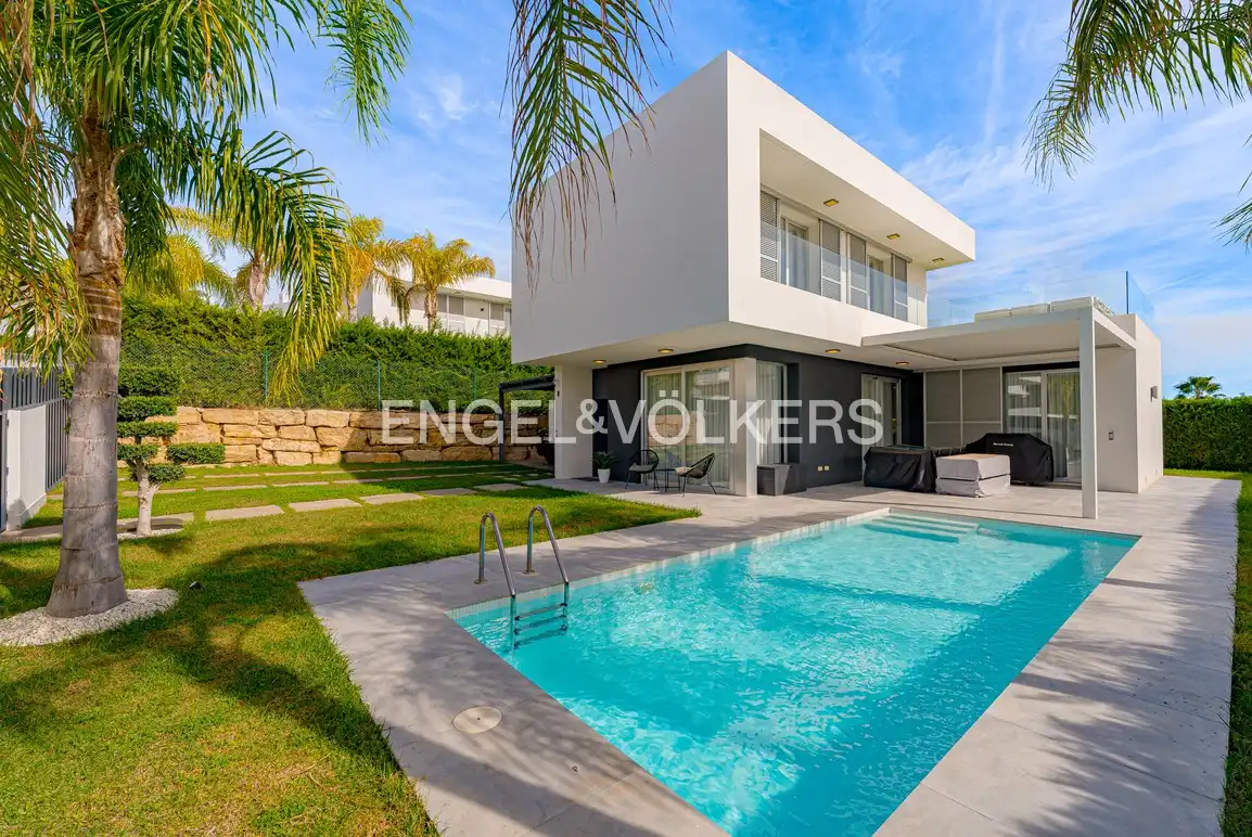 Maison avec piscine à vendre à Golf Bahía, imagen 3