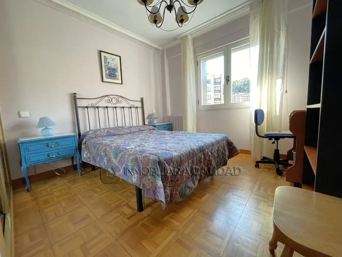 Bedroom of Flat for rent in Burgos  with Heating, Terrace and Furnished