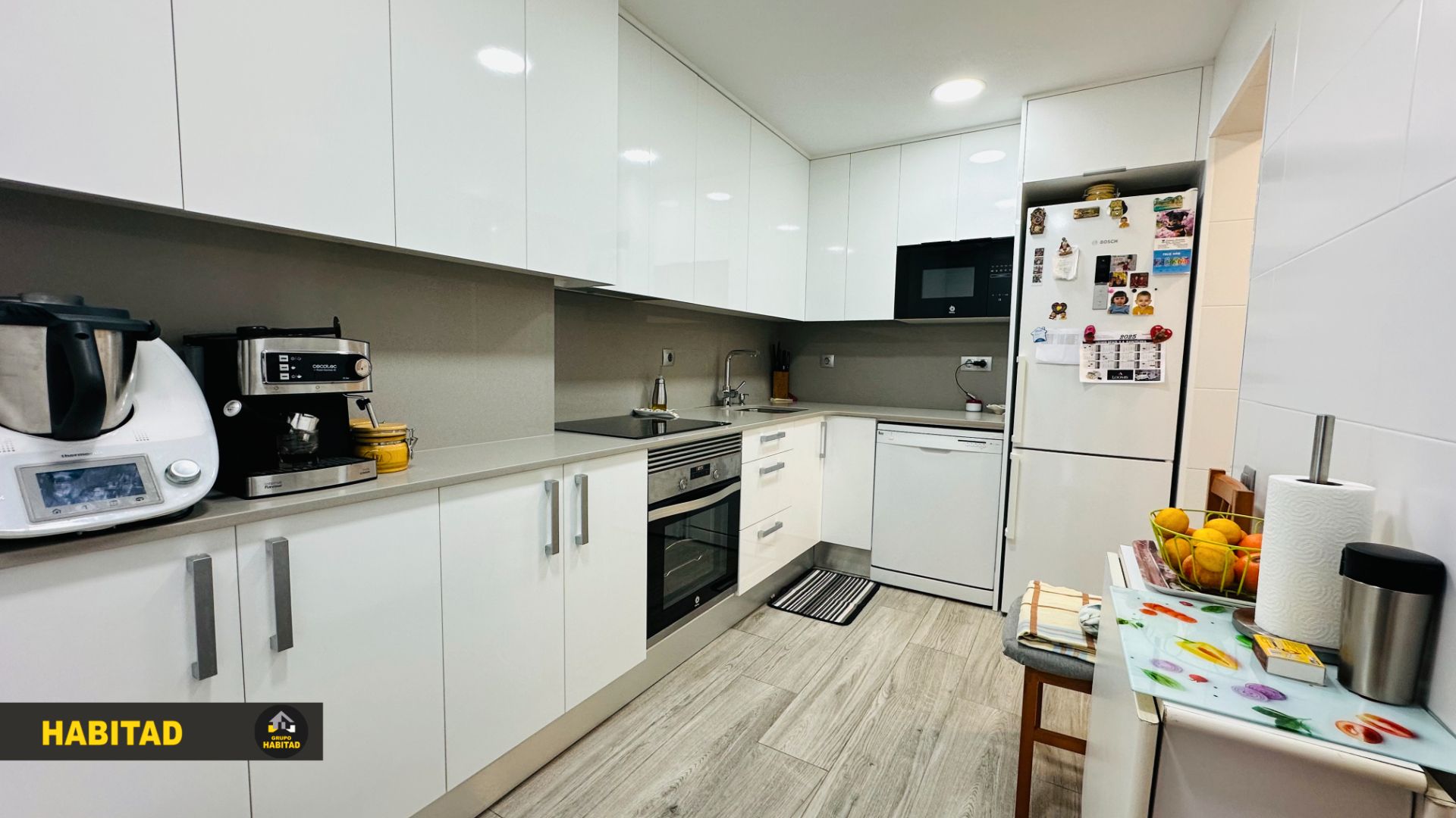 Kitchen of Flat for sale in Sant Boi de Llobregat  with Air Conditioner, Parquet flooring and Oven