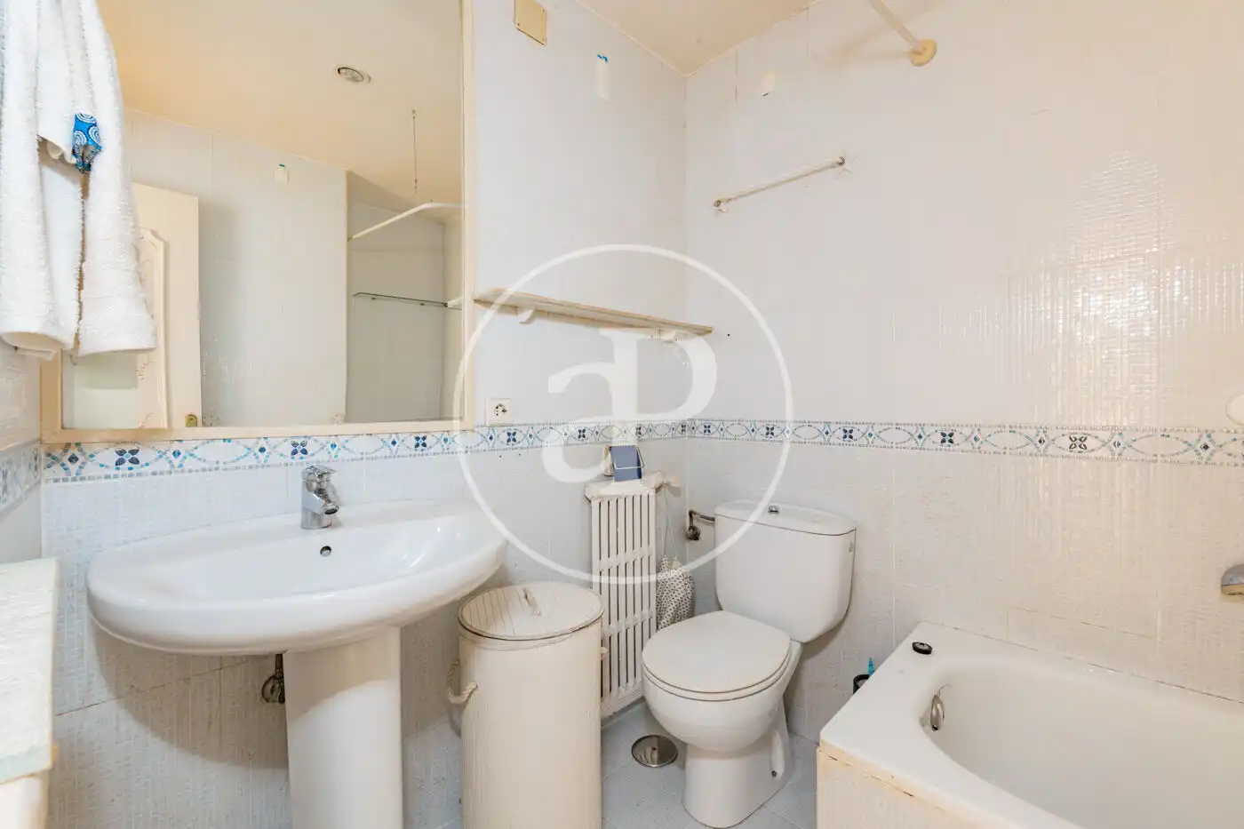 Baño de Piso en venta en Madrid con Calefacción, Terraza y Balcón