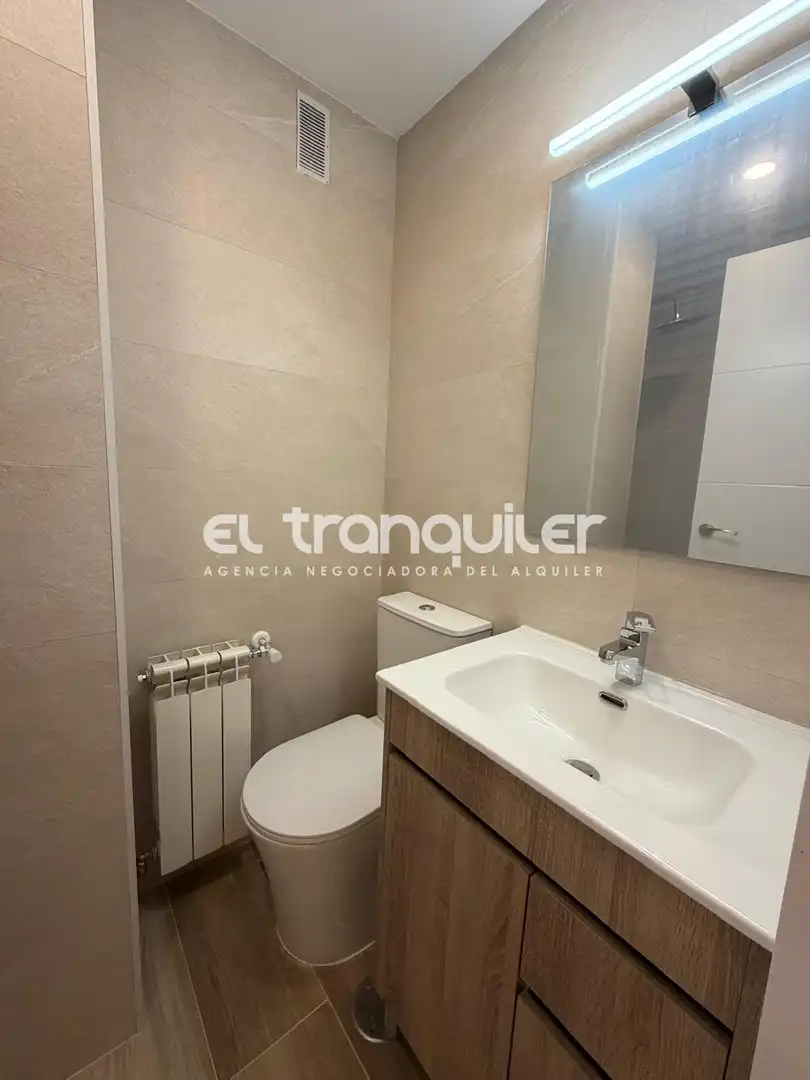 Badezimmer von Wohnung zur Miete in Madrid mit Parkett, Terrasse und Haustiere erlaubt