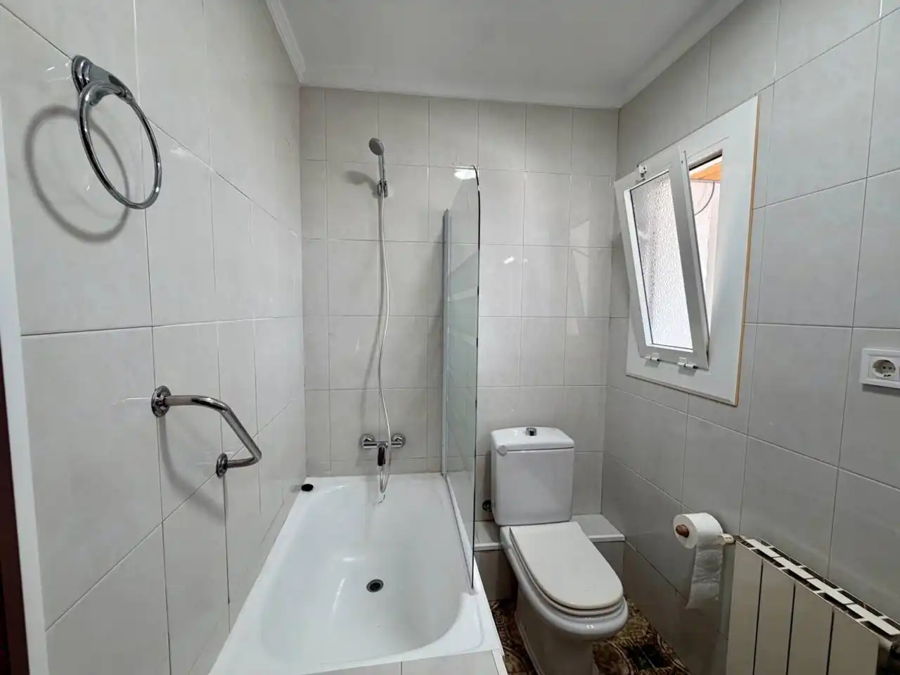 Bathroom of Flat for rent in Sabadell  with Heating and Balcony