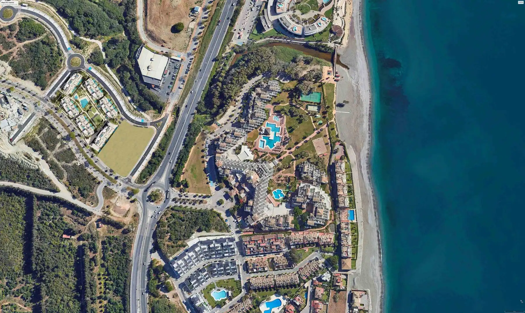 Vista exterior de Planta baja en venta en Estepona con Aire acondicionado, Jardín privado y Terraza