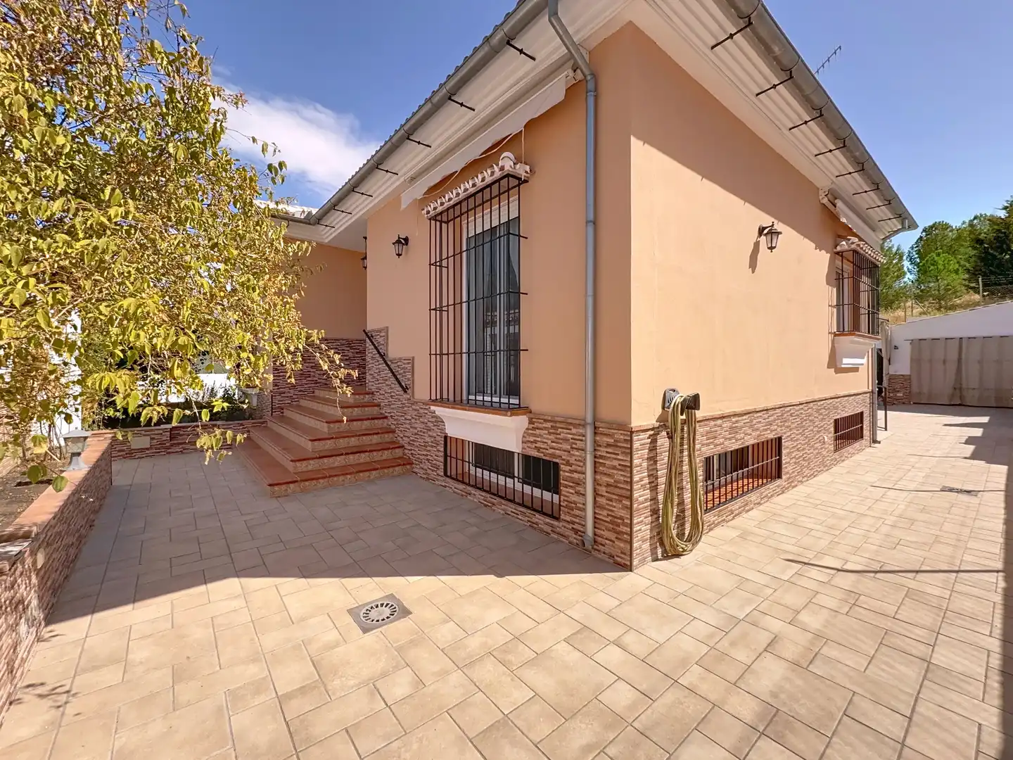 Vista exterior de Casa o chalet en venta en Casabermeja con Aire acondicionado, Terraza y Piscina