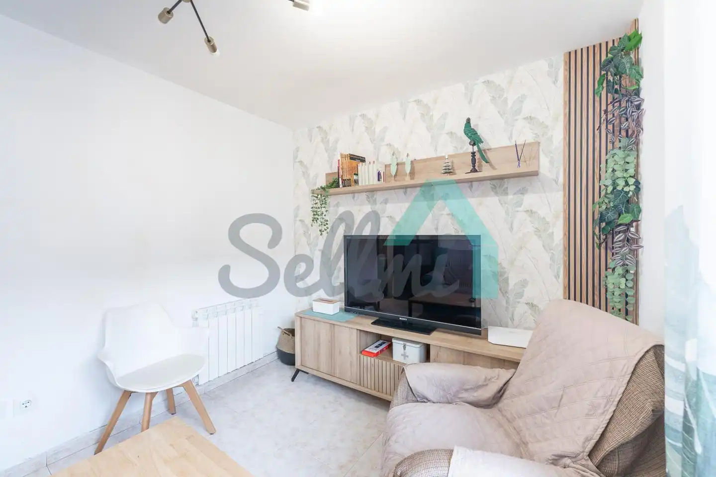 Living room of Flat for rent in Gijón   with Heating, Parquet flooring and Furnished