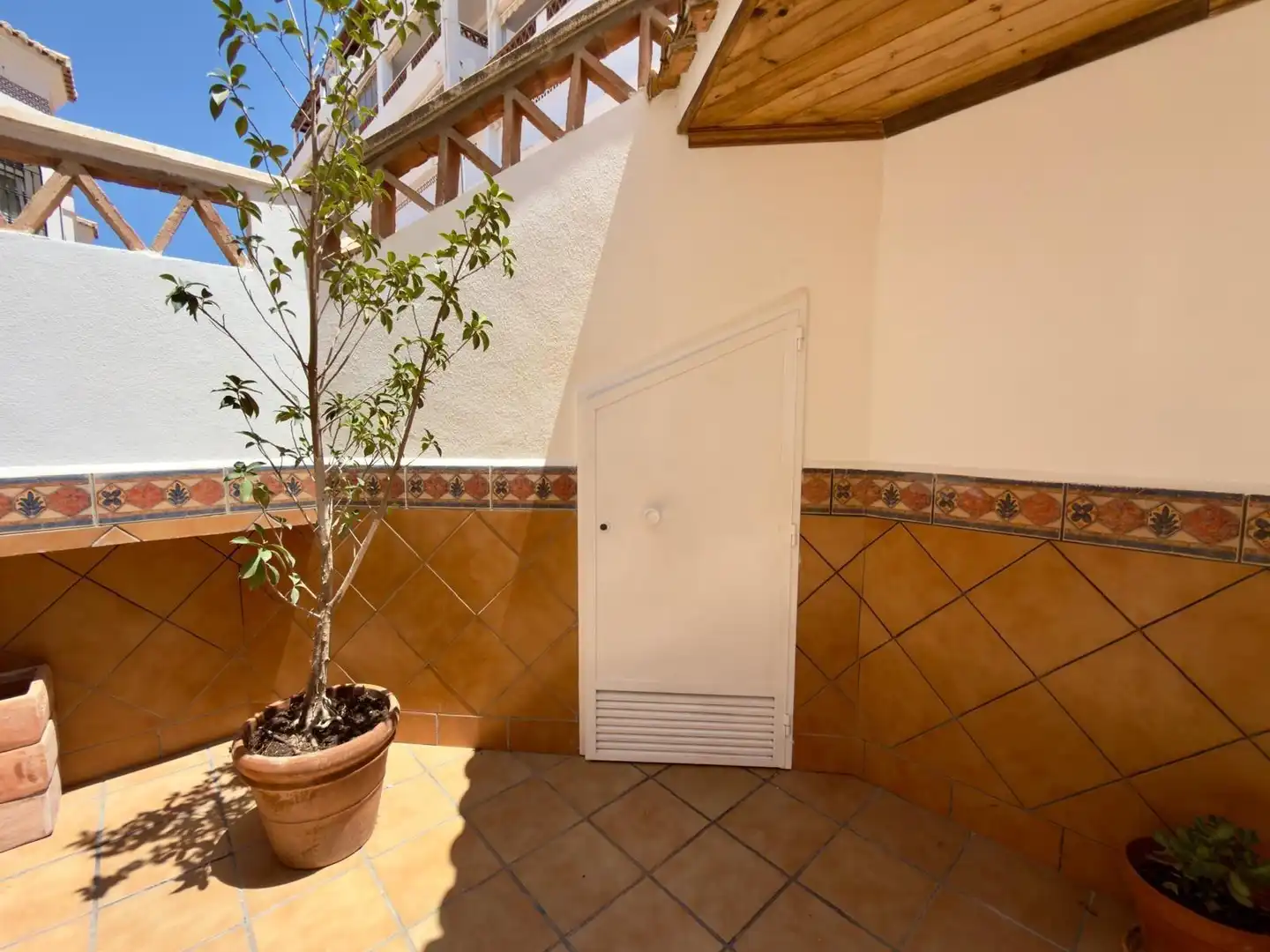 Terrasse von Erdgeschoss zum Verkauf in Rincón de la Victoria mit Klimaanlage, Privatgarten und Terrasse