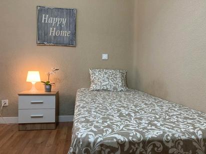 Bedroom of Flat to share in  Madrid Capital  with Heating, Furnished and Washing machine