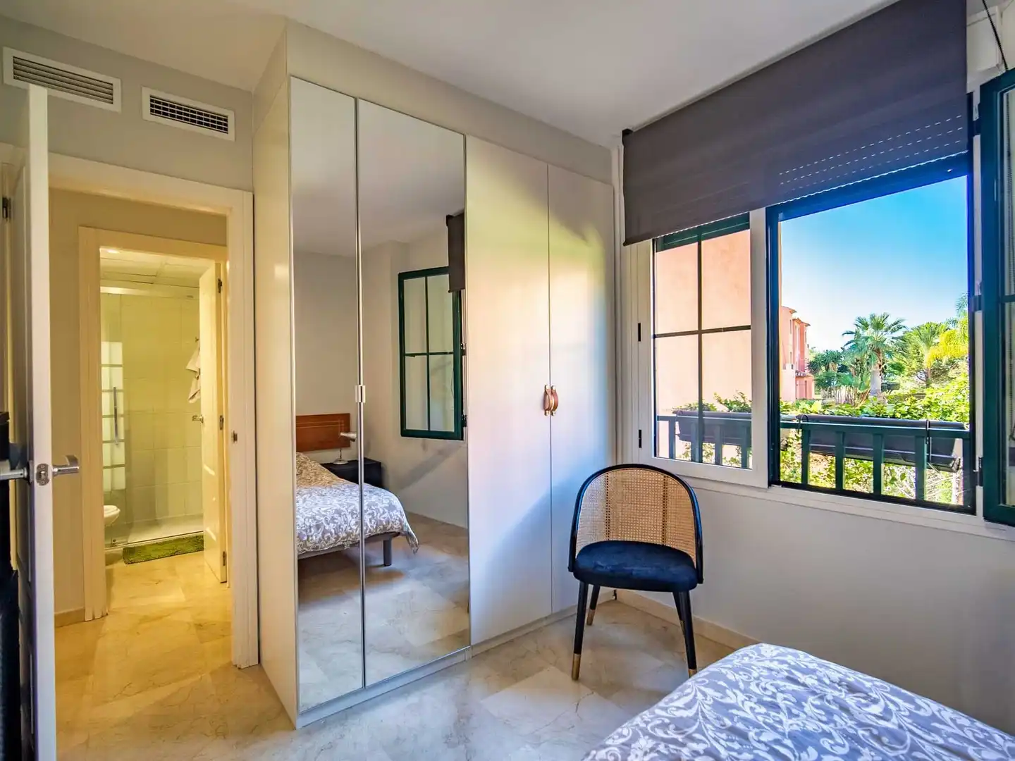 Apartamento con piscina en venta en Golf Bahía, imagen 14