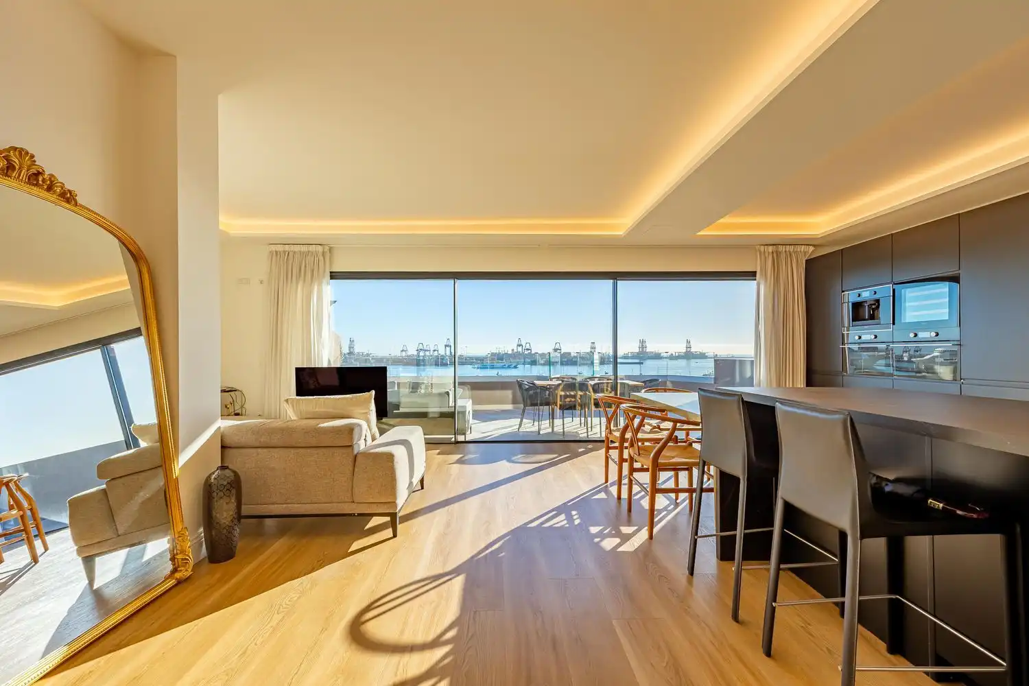 Wohnzimmer von Dachboden zum Verkauf in Las Palmas de Gran Canaria mit Klimaanlage, Terrasse und Möbliert