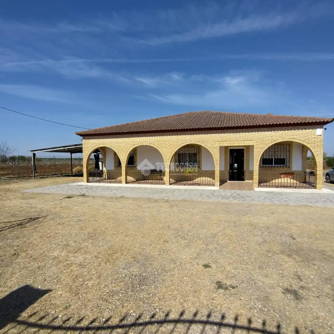 Casa rústica en venda a La Carlota