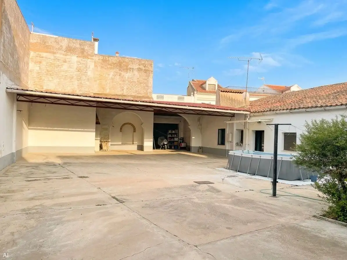 Außenansicht von Gebäude zum Verkauf in Arroyo de San Serván, Badajoz