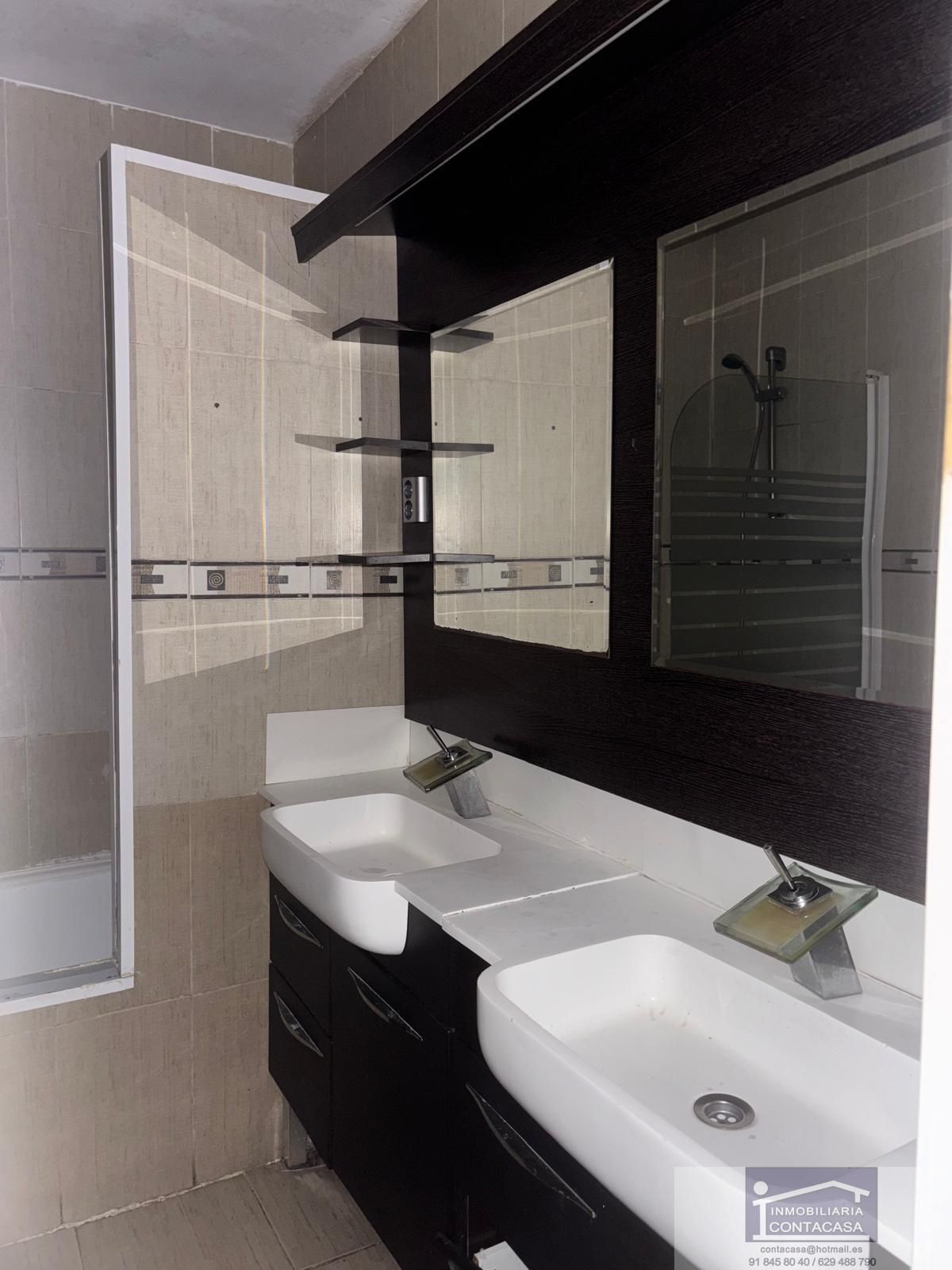 Bathroom of Flat for sale in  Madrid Capital