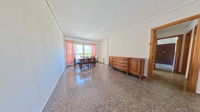 Piso en Alquiler en Carrer Pobla Vallbona en Centro Puerto