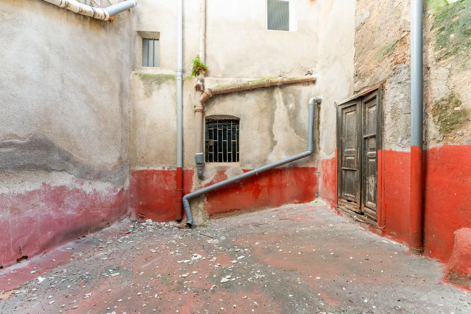 Vista exterior de Casa adosada en venda en Reus amb Terrassa i Balcó