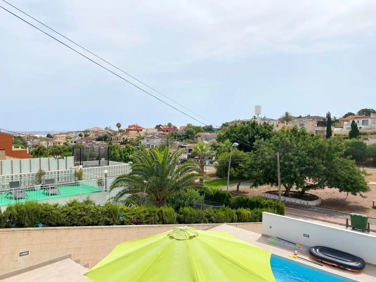 Vista exterior de Casa o chalet en venta en Torrevieja con Trastero, Piscina y Amueblado
