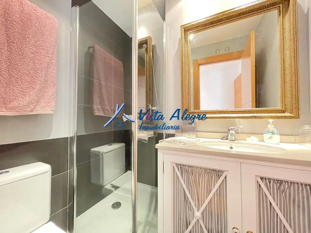 Baño de Ático en venta en Haro con Calefacción, Parquet y Terraza