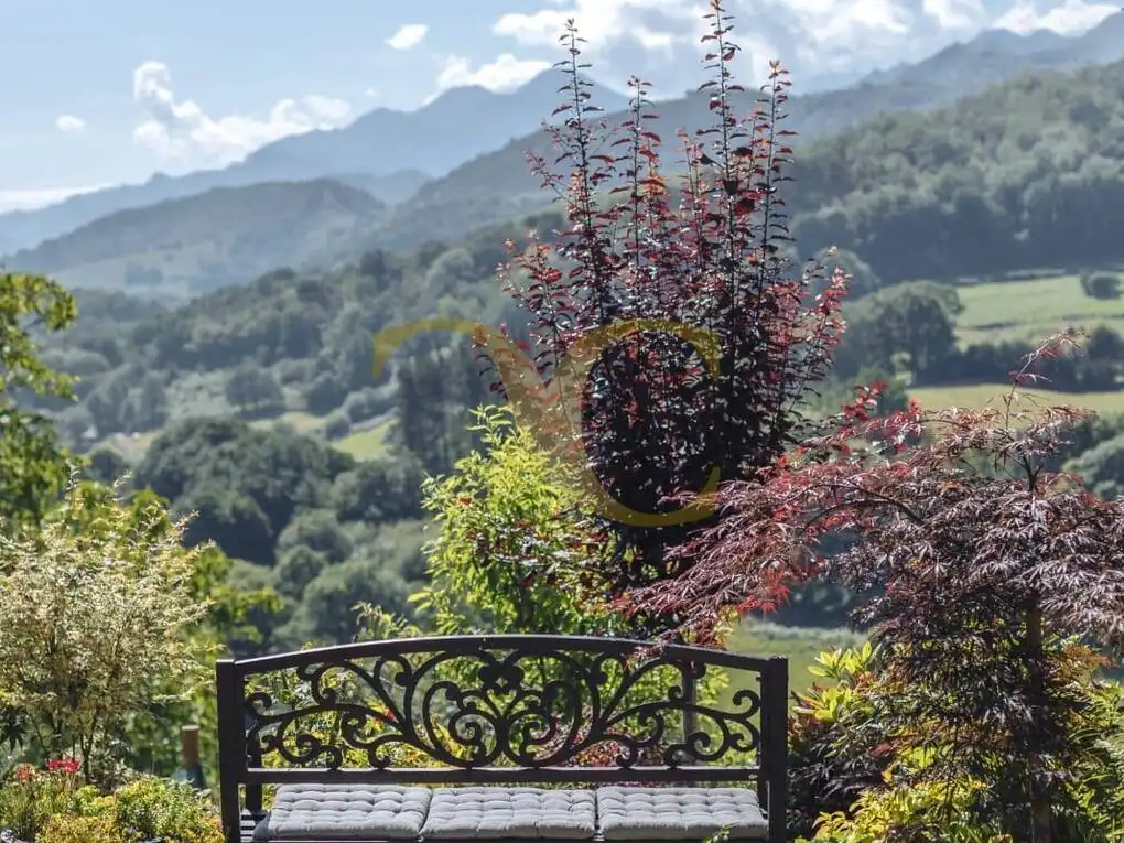 Jardí de Casa o xalet en venda en Cangas de Onís amb Calefacció, Jardí privat i Terrassa