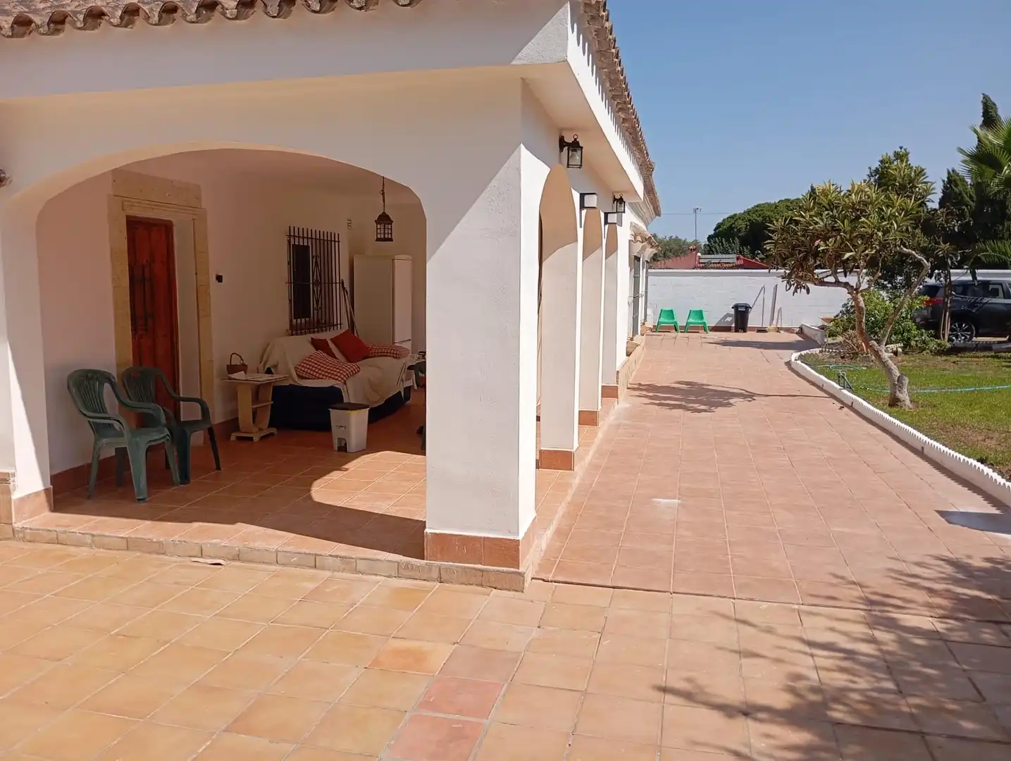 Vista exterior de Casa o chalet en venta en Chiclana de la Frontera con Jardín privado y Piscina comunitaria