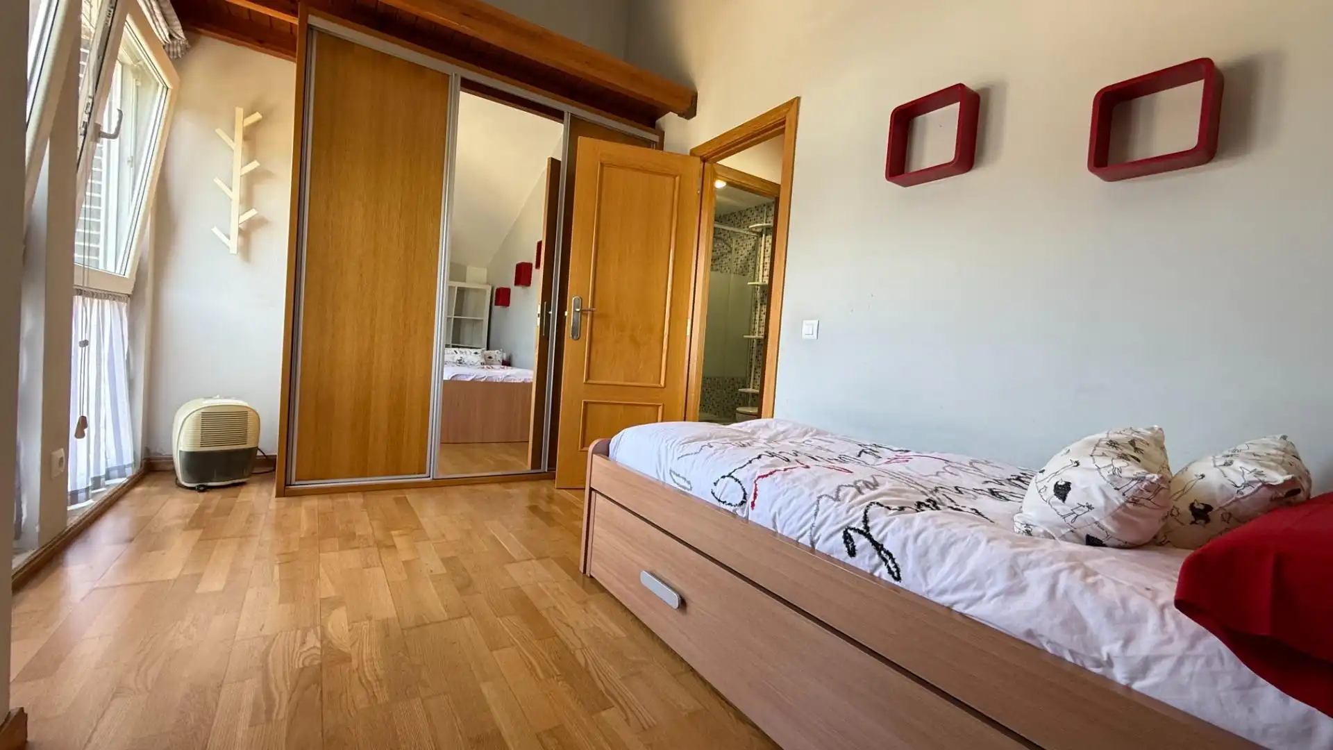 Schlafzimmer von Dachboden zum Verkauf in Val de San Vicente  mit Terrasse