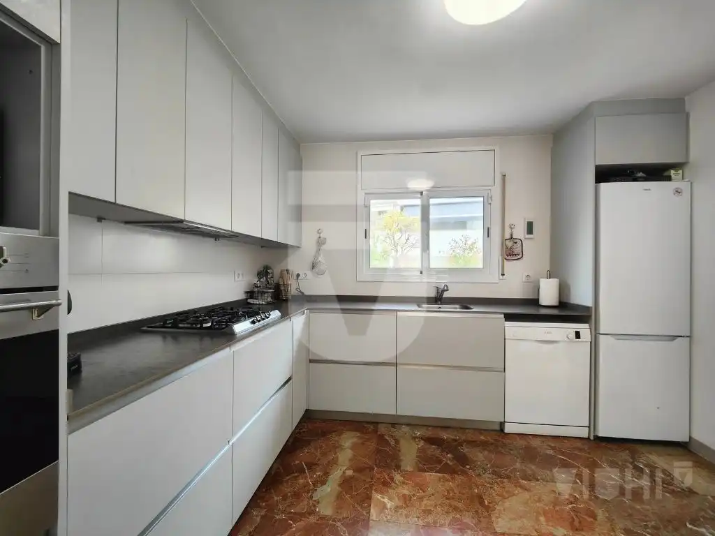 Cuina de Casa o xalet en venda en El Masnou amb Aire condicionat, Calefacció i Jardí privat
