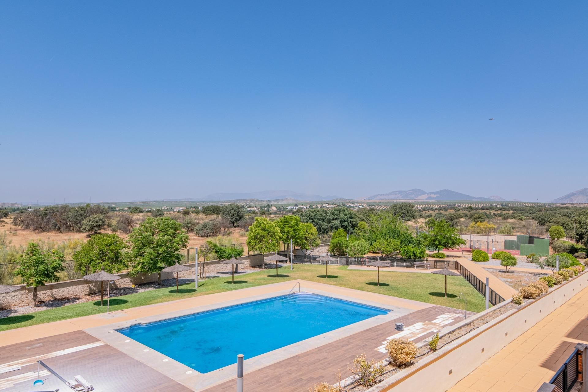 Piscina de Pis en venda en Atarfe amb Aire condicionat, Calefacció i Jardí privat