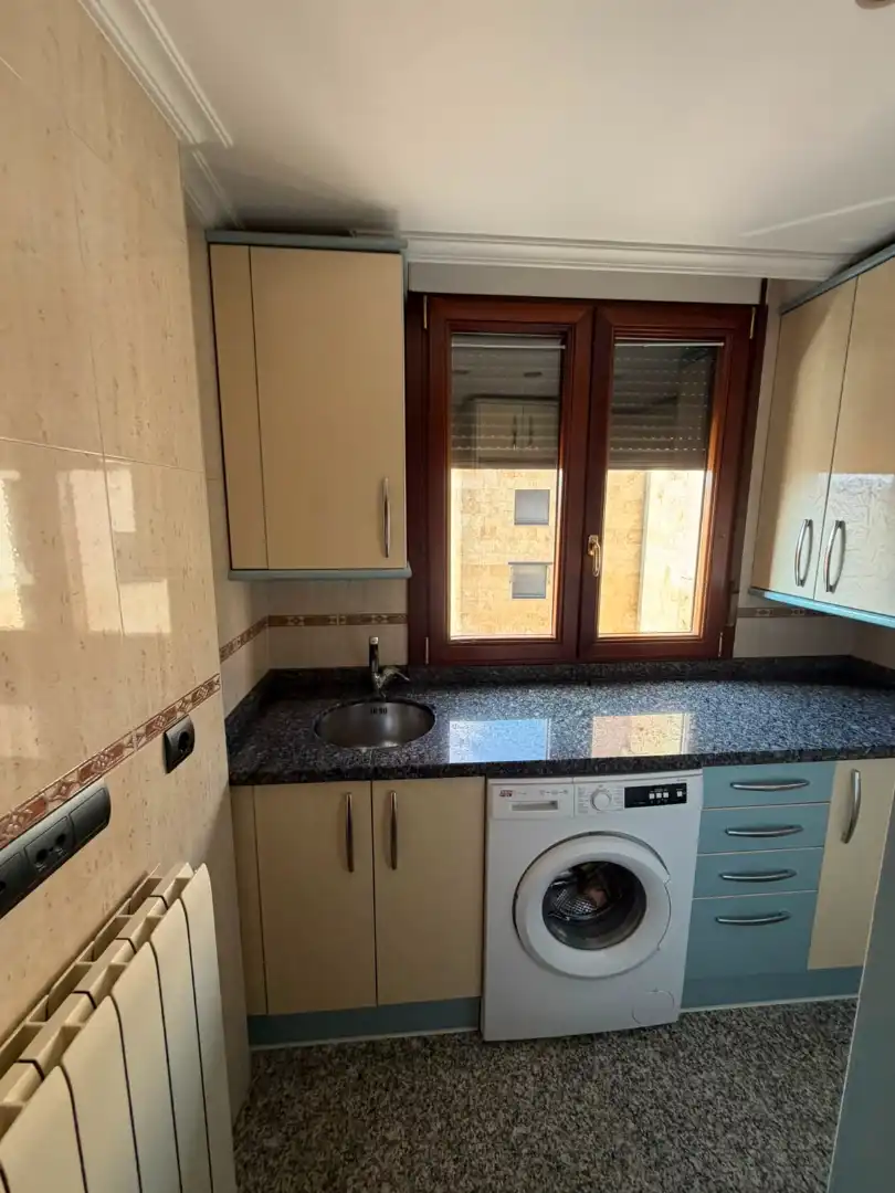 Cocina de Piso de alquiler en Salamanca con Calefacción, Parquet y Amueblado