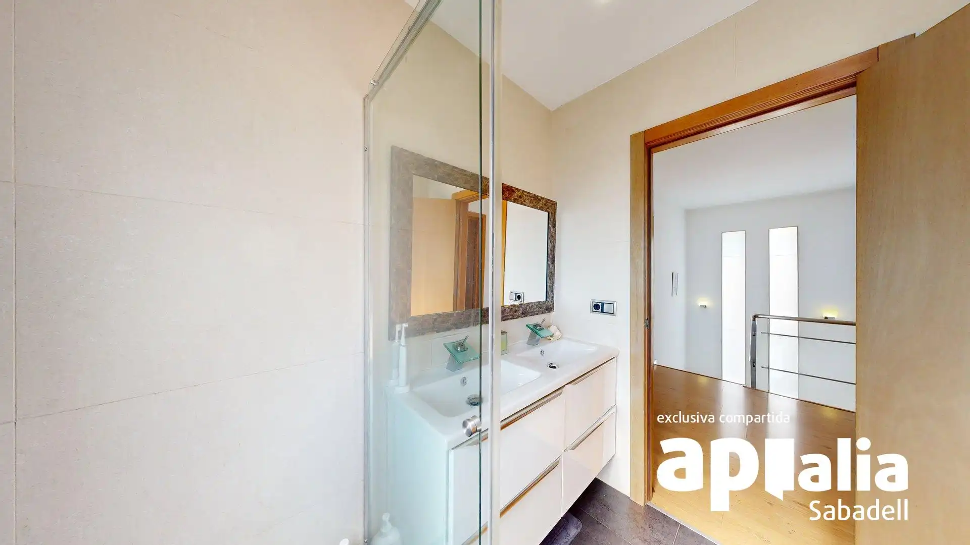 Baño de Casa o chalet en venta en Barberà del Vallès con Calefacción, Jardín privado y Terraza