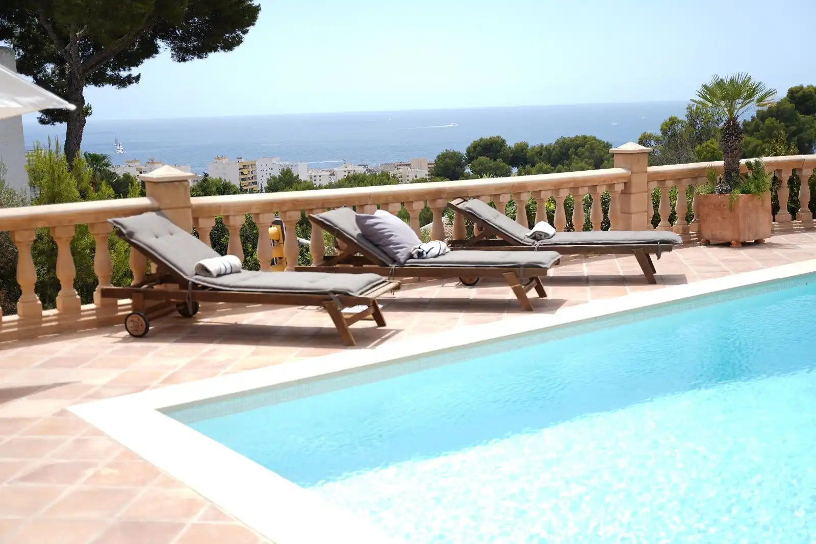 Swimming pool of Houses for sale in Calvià  with Air Conditioner, Heating and Private garden