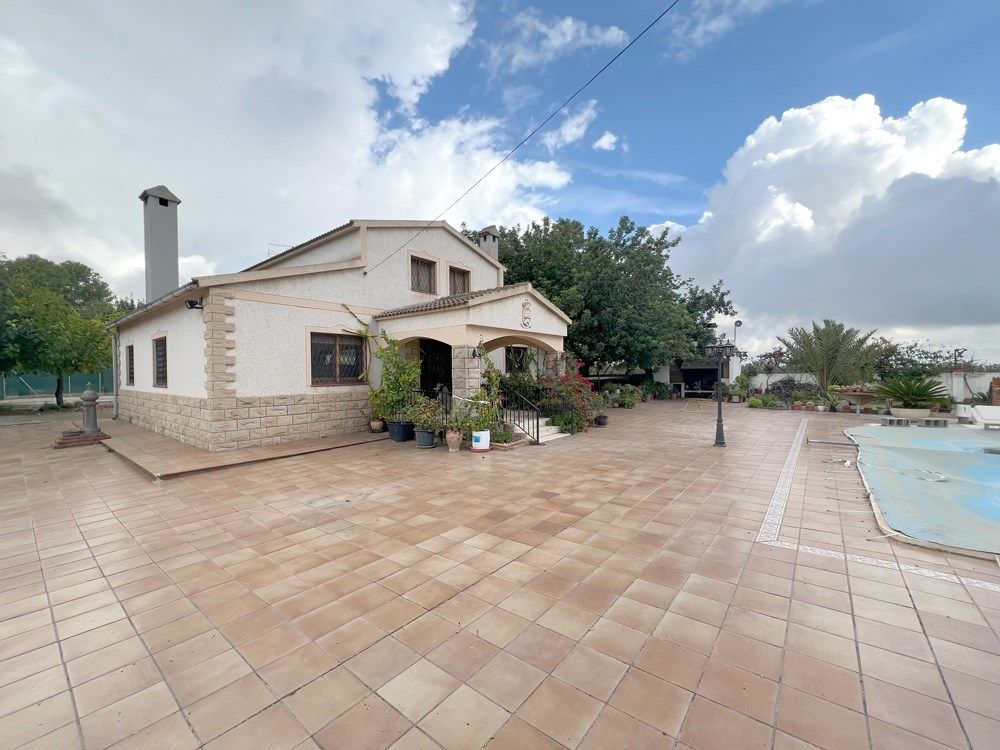 Vista exterior de Finca rústica en venda en Alcover amb Terrassa, Traster i Piscina