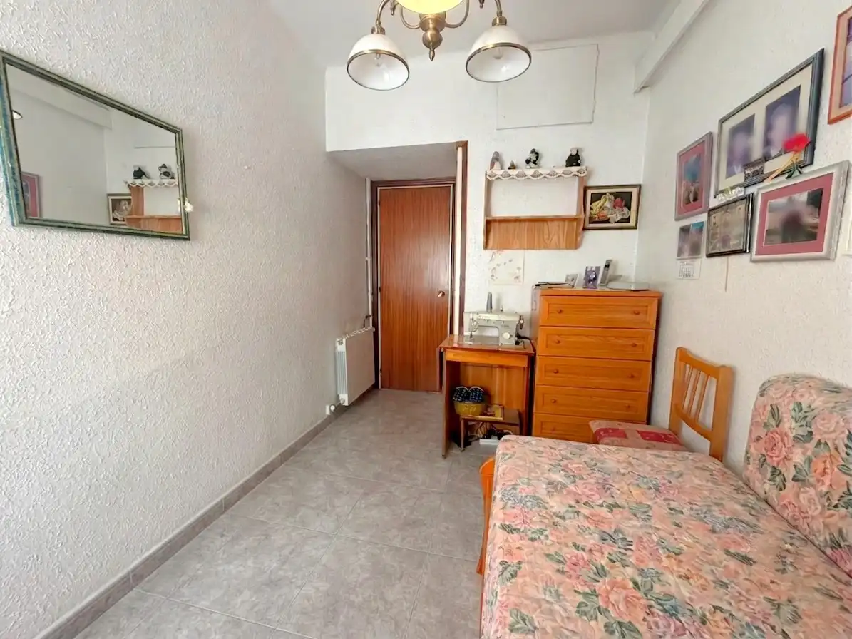 Habitación de Ático en venta en L'Hospitalet de Llobregat con Calefacción, Terraza y Horno